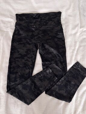 Spanx High Waist Black Camo Leggings size XL